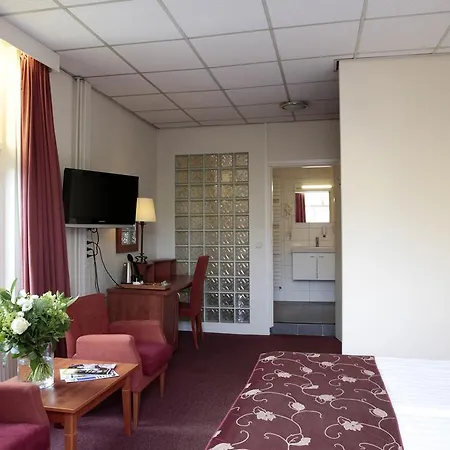 Parkhotel فندق 4*